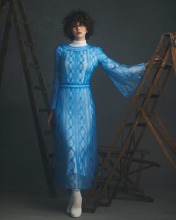 米倉涼子/「Harper ’s BAZAAR」より(提供画像)