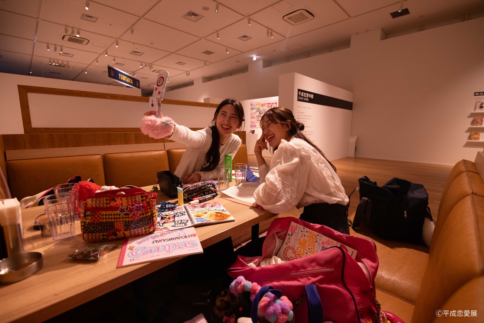 平成にタイムスリップ！「平成恋愛展」が六本木で開催 ポケベルやプリ帳…当時の“エモ青春”を追体験