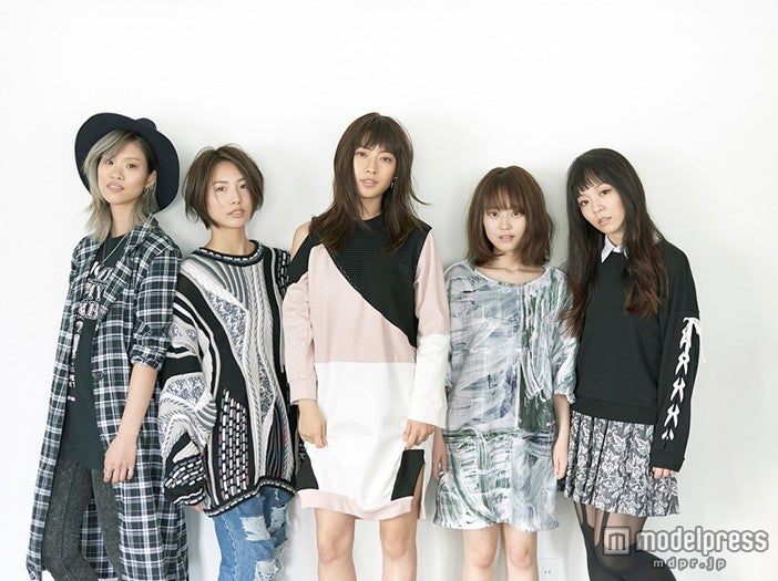 Lagoon（左から）NANA.、AMI、MIORI、yuri、YUKINO