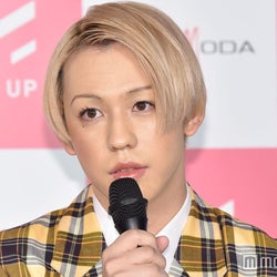 りゅうちぇるが謝罪会見?「服を破り合う」ぺことの夫婦喧嘩も明かす