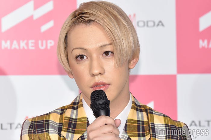 謝罪会見に出席したりゅうちぇる (C)モデルプレス