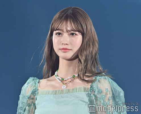 生見愛瑠、美デコルテ&へそ出し披露 爽やかランウェイに釘付け<TGC 2022 S/S>