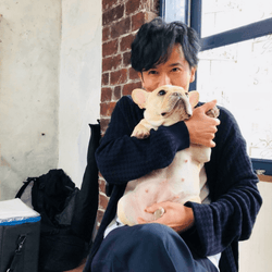 稲垣吾郎×草なぎ剛愛犬“くるみ”の2ショットにファン悶絶!「癒されます」「可愛くて可愛くて」