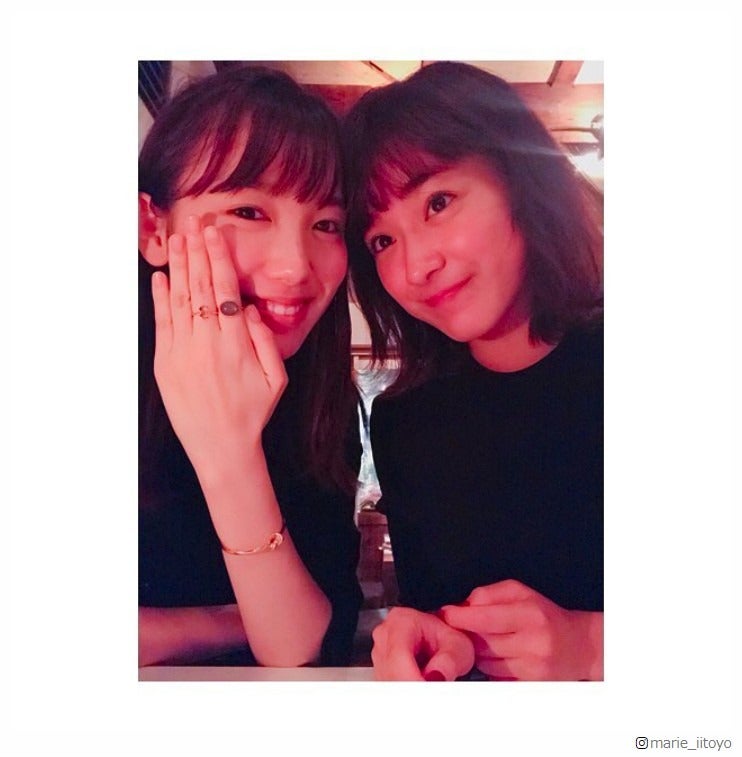 飯豊まりえ、平祐奈の20歳バースデーを祝福　“掟”に従い「炭酸で乾杯」