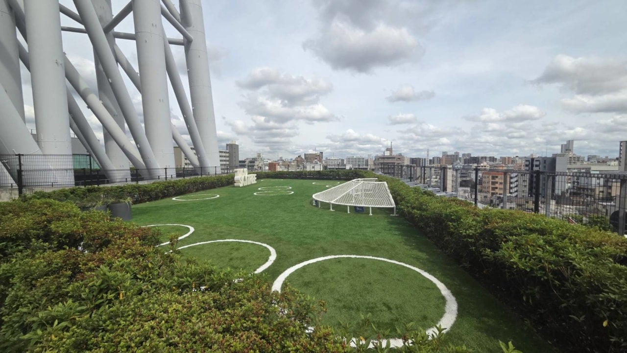 ついに開放！ スカイツリーを真下から見る芝生空間『LOOK UP CAFE TOKYO SKYTREE』