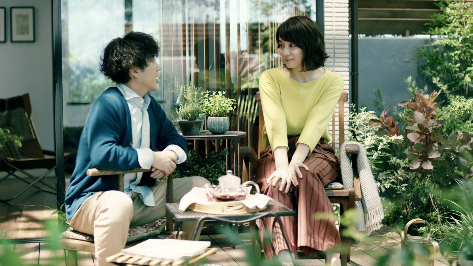 ムロツヨシ、石田ゆり子／テレビCM「あたらしい物語が、つづく。」より（提供写真）