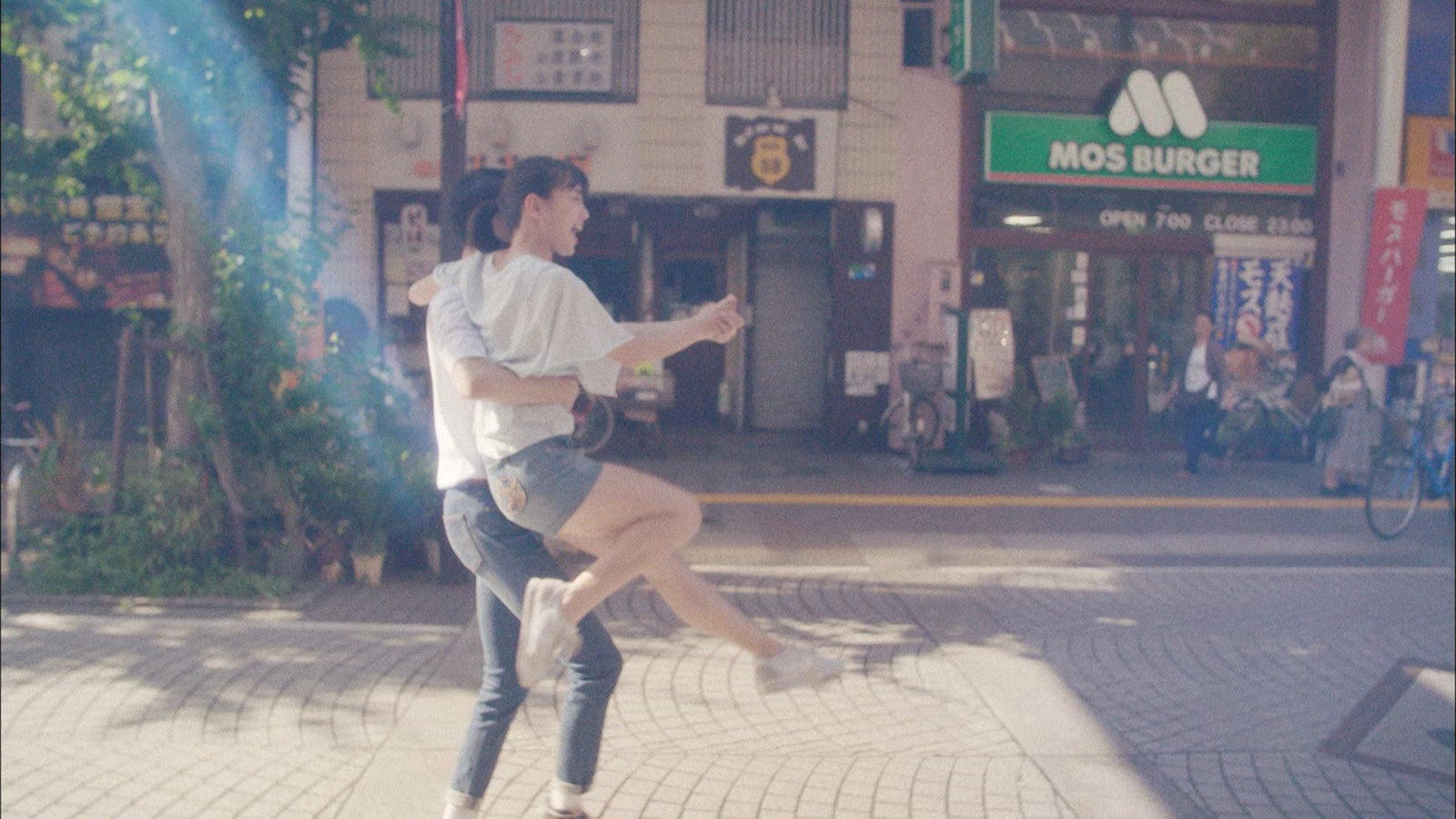 井上陽水ニューシングル「care」MVより（提供画像）