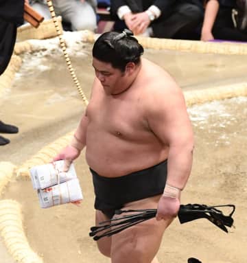 波乱の天覧相撲 大の里撃破の伯乃富士、独特緊張感にも「集中していきました」「横綱を引かせたらチャンスがあると思っていた」