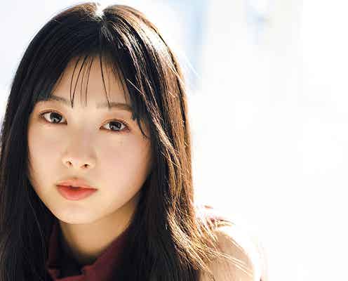 日向坂46富田鈴花、スラリ美脚披露 “大人の女性”テーマに撮り下ろし