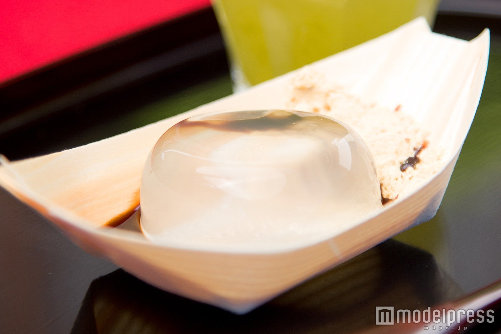 南アルプス天然水をごく少量の寒天で固めた「水信玄餅」￥300／画像提供：金精軒製菓