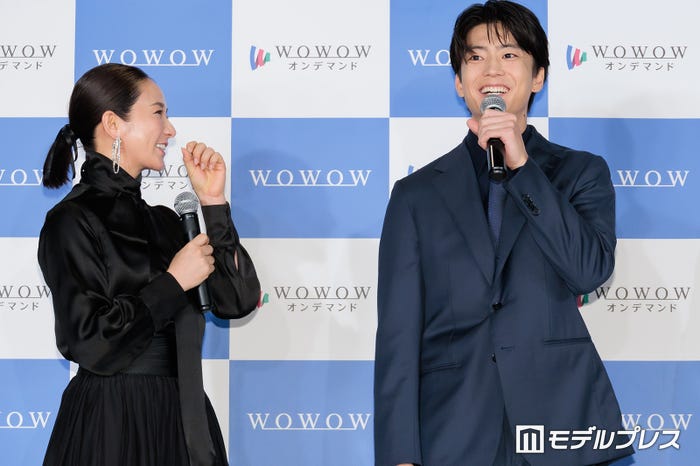 木村文乃、伊藤健太郎(C)モデルプレス