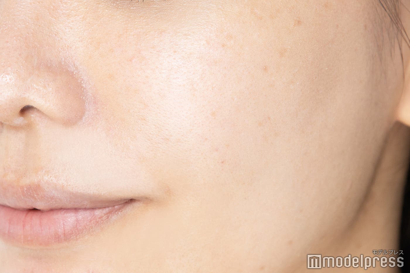 「メーキャップ ベース クリーム UV」(ピンク)塗布後(C)モデルプレス