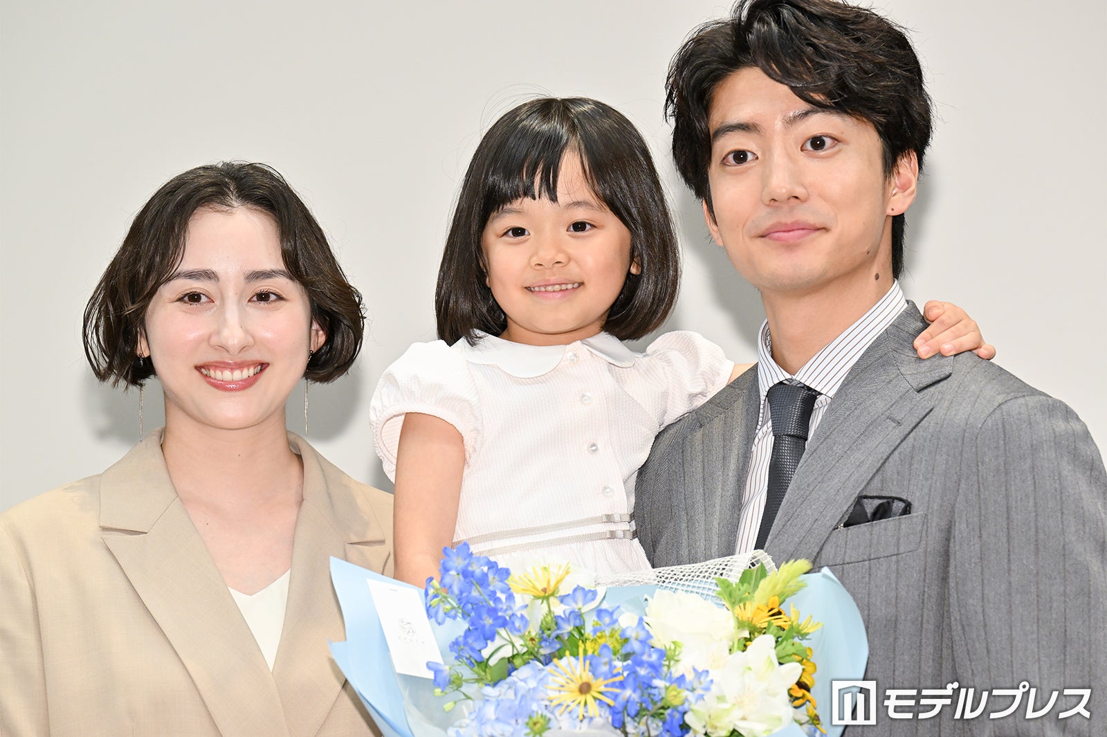 早見あかり、久場音葉、伊藤健太郎（C）モデルプレス