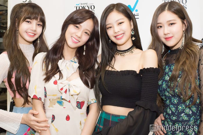 (左から)リサ、ジス、ジェニー、ロゼ(C)モデルプレス