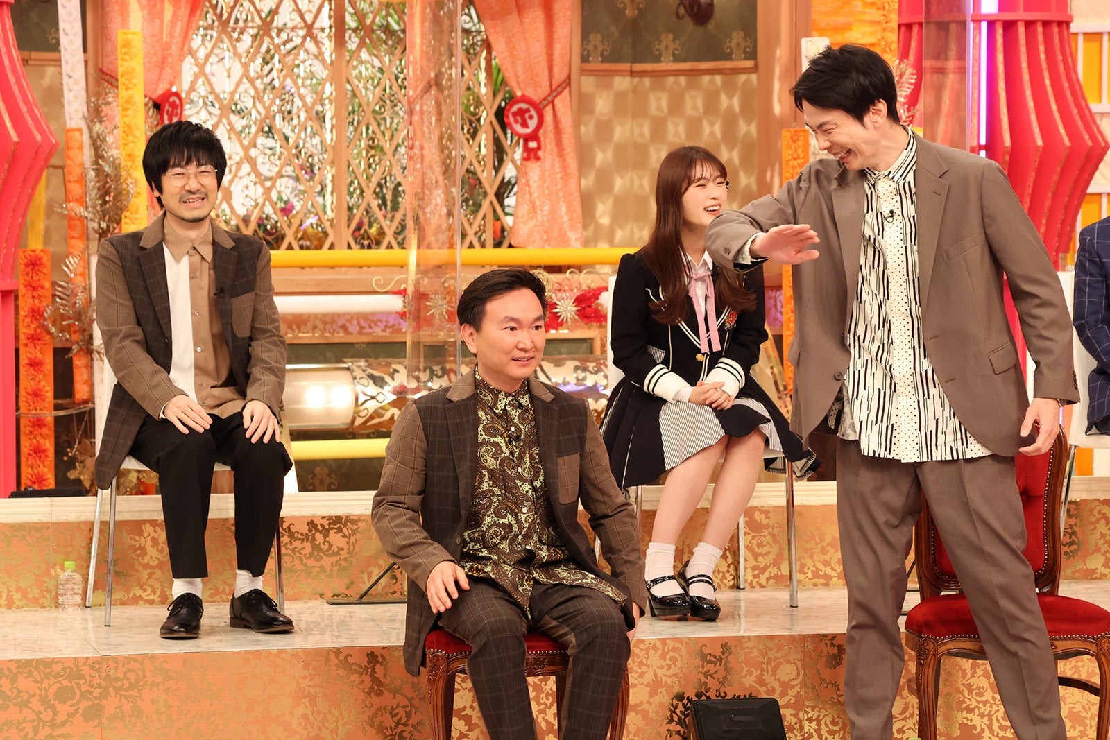 （下段左から）山内健司、濱家隆一（上段左から）福井俊太郎、渋谷凪咲（C）フジテレビ