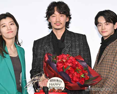 ヒコロヒー、綾野剛に誕生日サプライズするも「今日初対面」予想外の発言に会場笑い起こる<カラオケ行こ!>