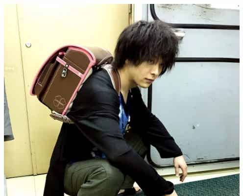 「凪のお暇」中村倫也“ランドセルを背負う姿”に反響「可愛すぎ」「尊い」