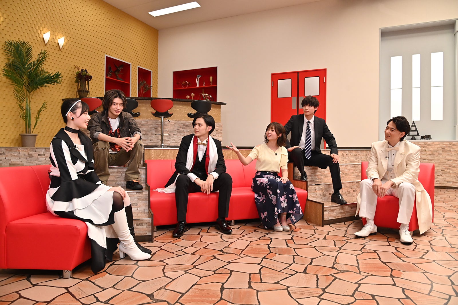 青島心、杢代和人、簡秀吉、星乃夢奈、佐藤瑠雅、忍成修吾 （C）2022 石森プロ・テレビ朝日・ADK EM・東映