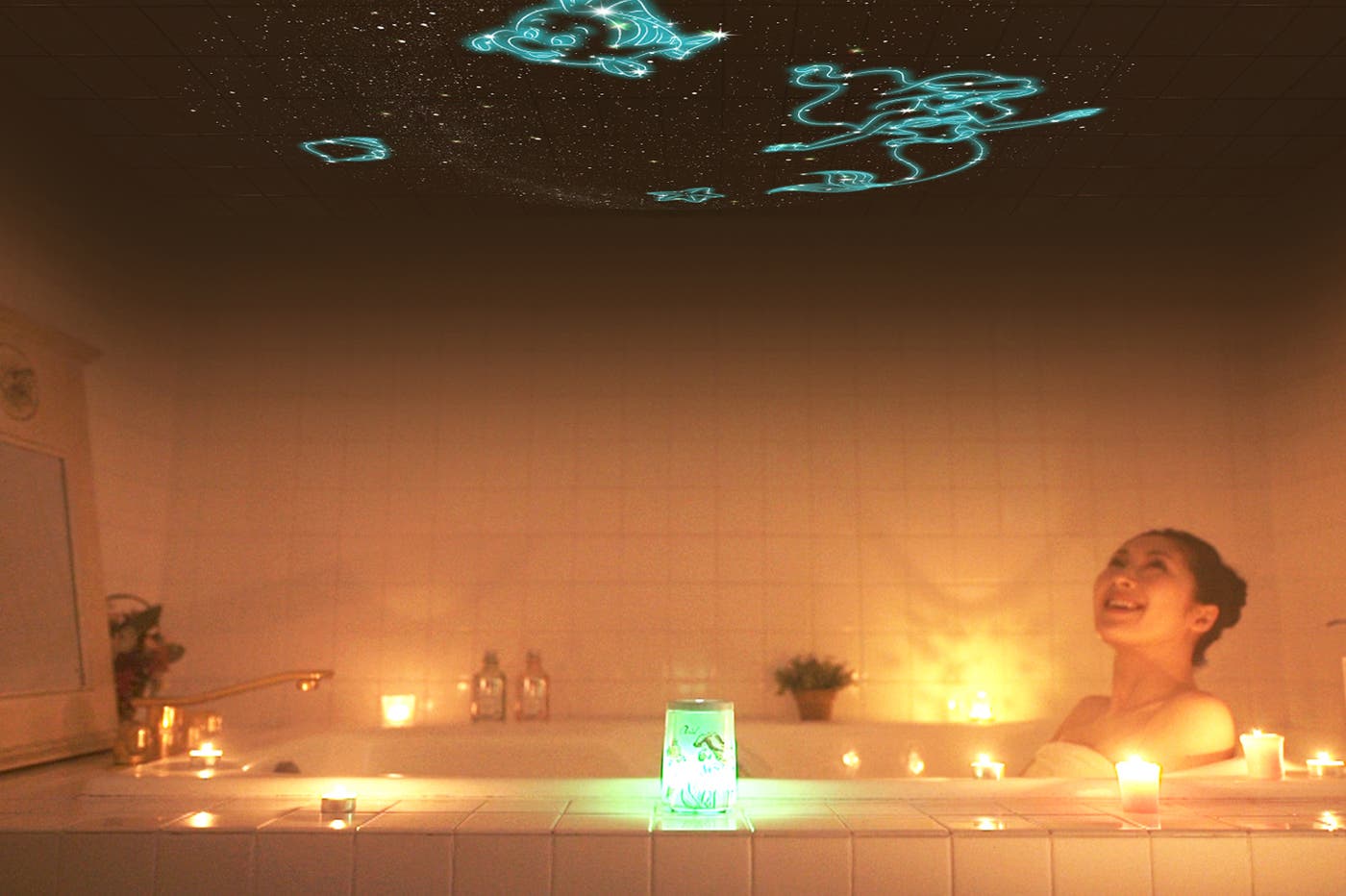 お風呂に満天の星が広がる!(写真提供:セガトイズ/モデル:志村彩佳)