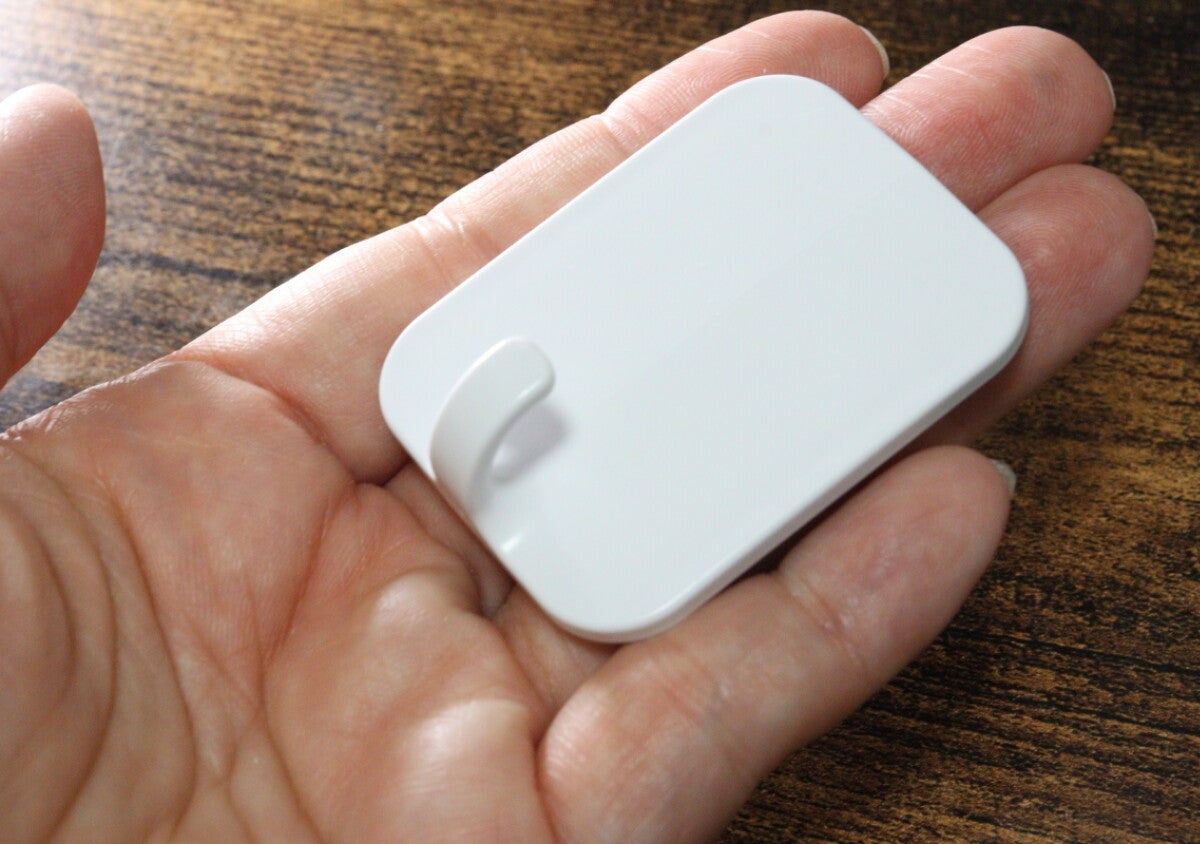 100均のフックしか勝たん！お風呂場でも安心！「ここに吊るせれば…」を叶える便利グッズ