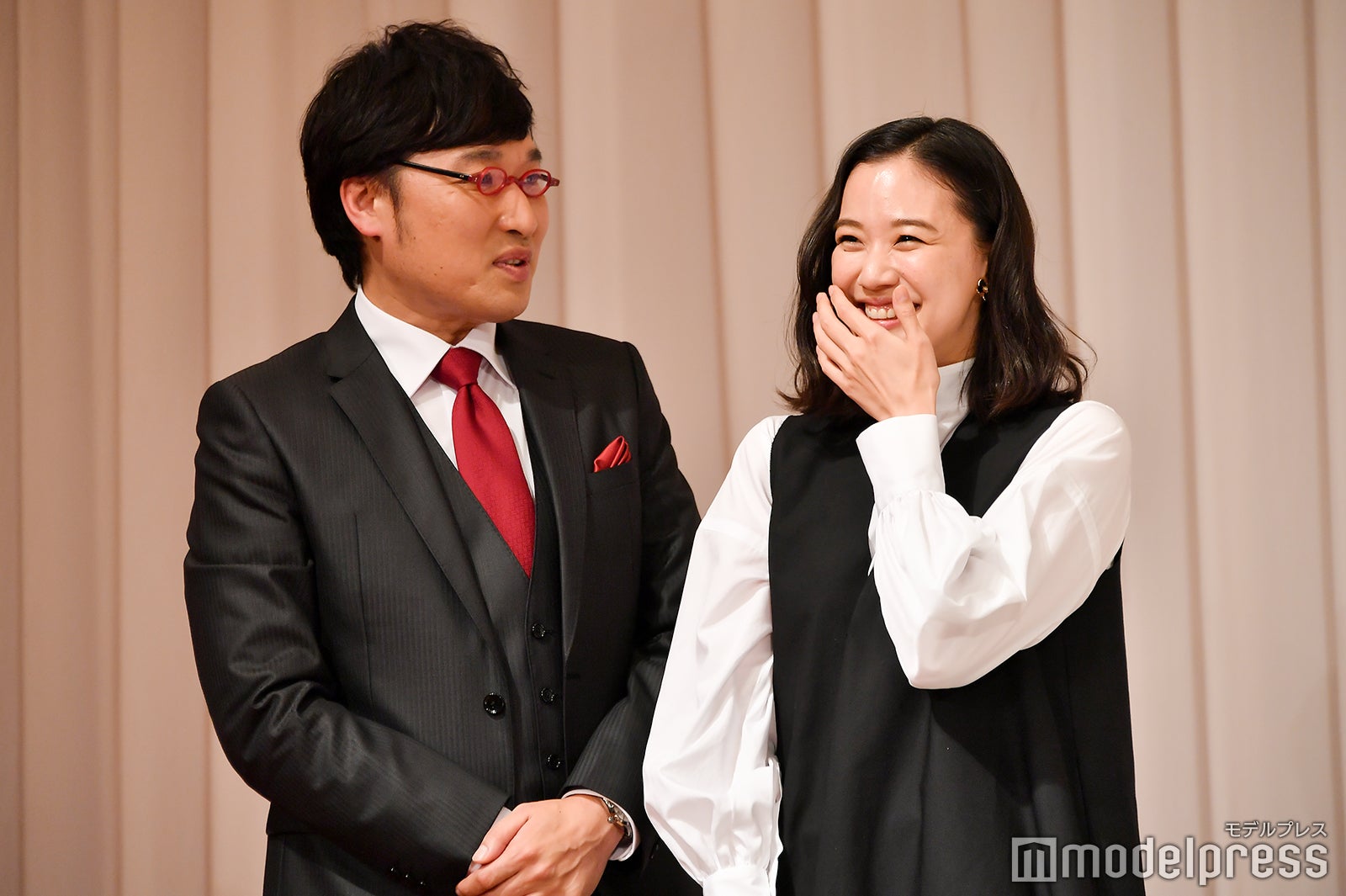 山里亮太＆蒼井優（C）モデルプレス