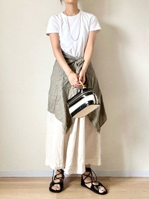 クルーネックT　シャツ　コーデ