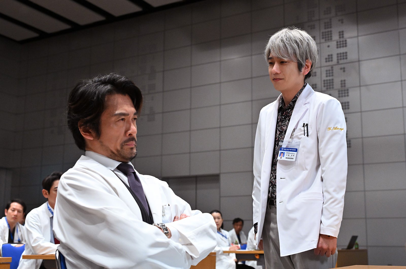 内野聖陽、二宮和也「ブラックペアン シーズン２」第9話より（C）TBS