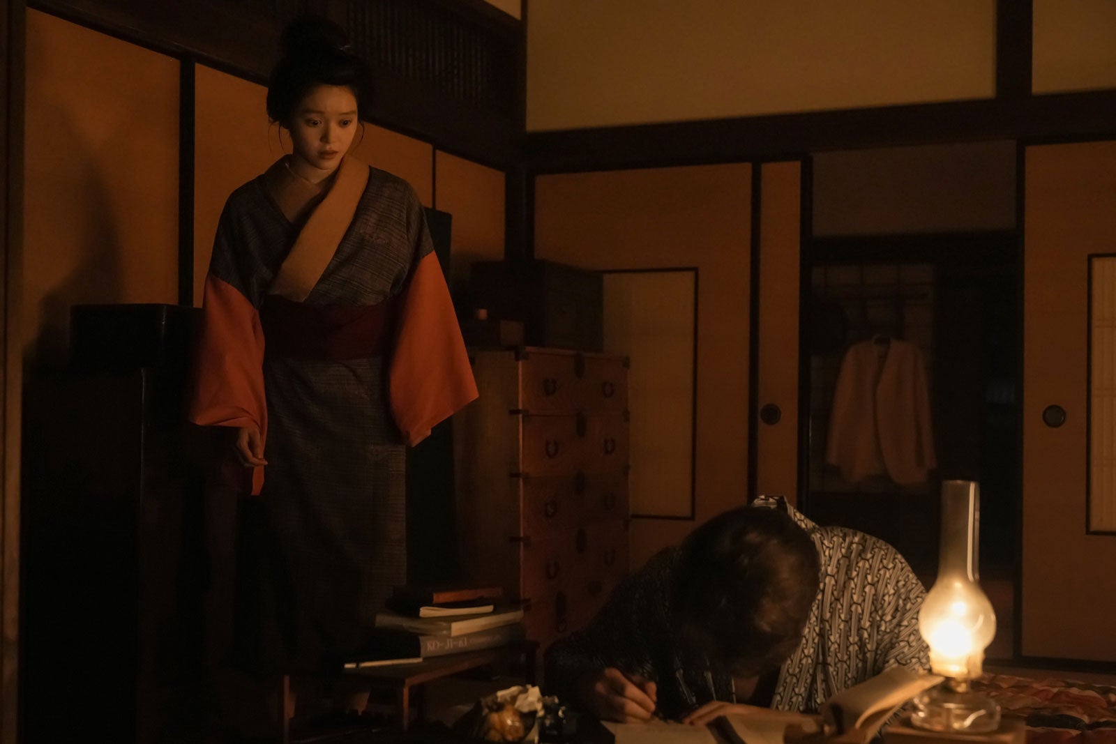 高石あかり、トミー・バストウ「ばけばけ」第33話（C）NHK