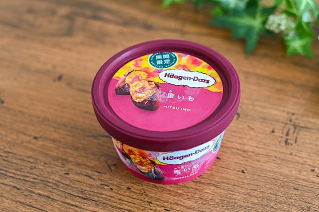 ハーゲンダッツ蜜いものパッケージを斜めから