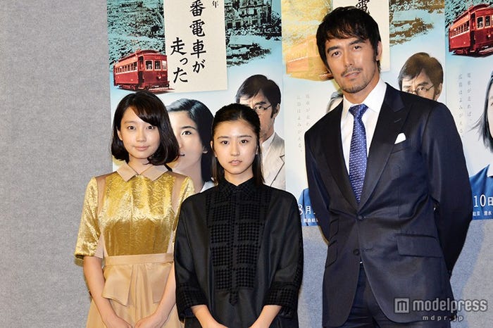 (左から)清水くるみ、黒島結菜、阿部寛