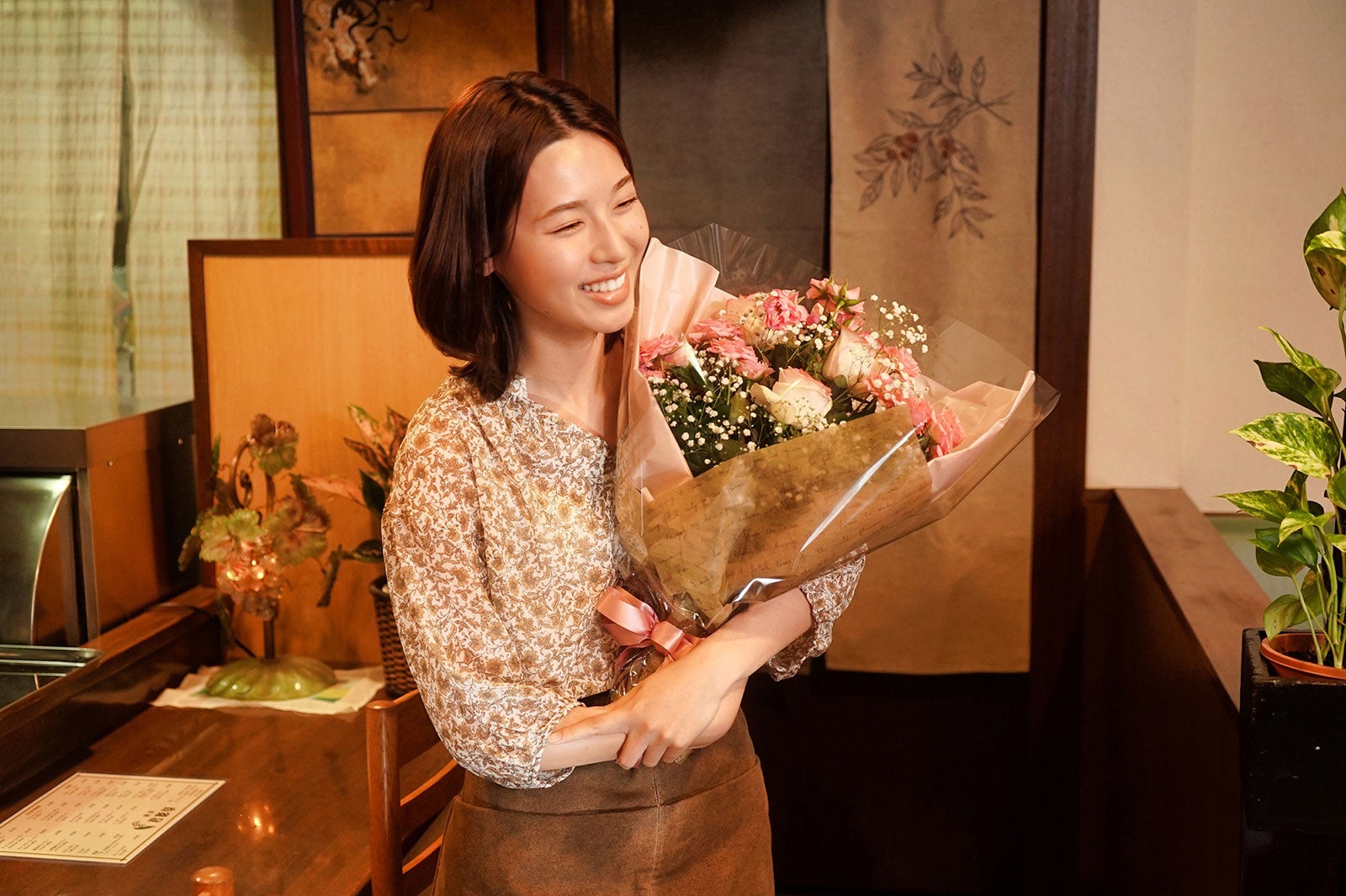 白石聖、初主演連ドラ「恐怖新聞」クランクアップ 佐藤大樹の気遣いに感謝