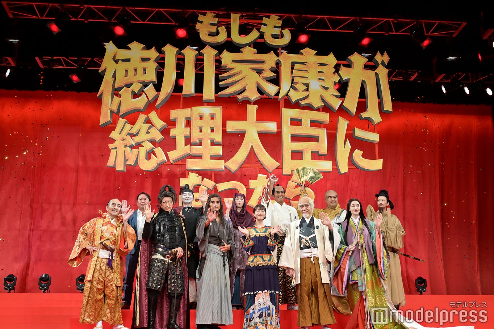 （前列左から）竹中直人、GACKT、赤楚衛二、浜辺美波、野村萬斎、観月ありさ（後列左から）武内英樹監督、池田鉄洋、江口のりこ、高嶋政宏、小手伸也、長井短（C）モデルプレス