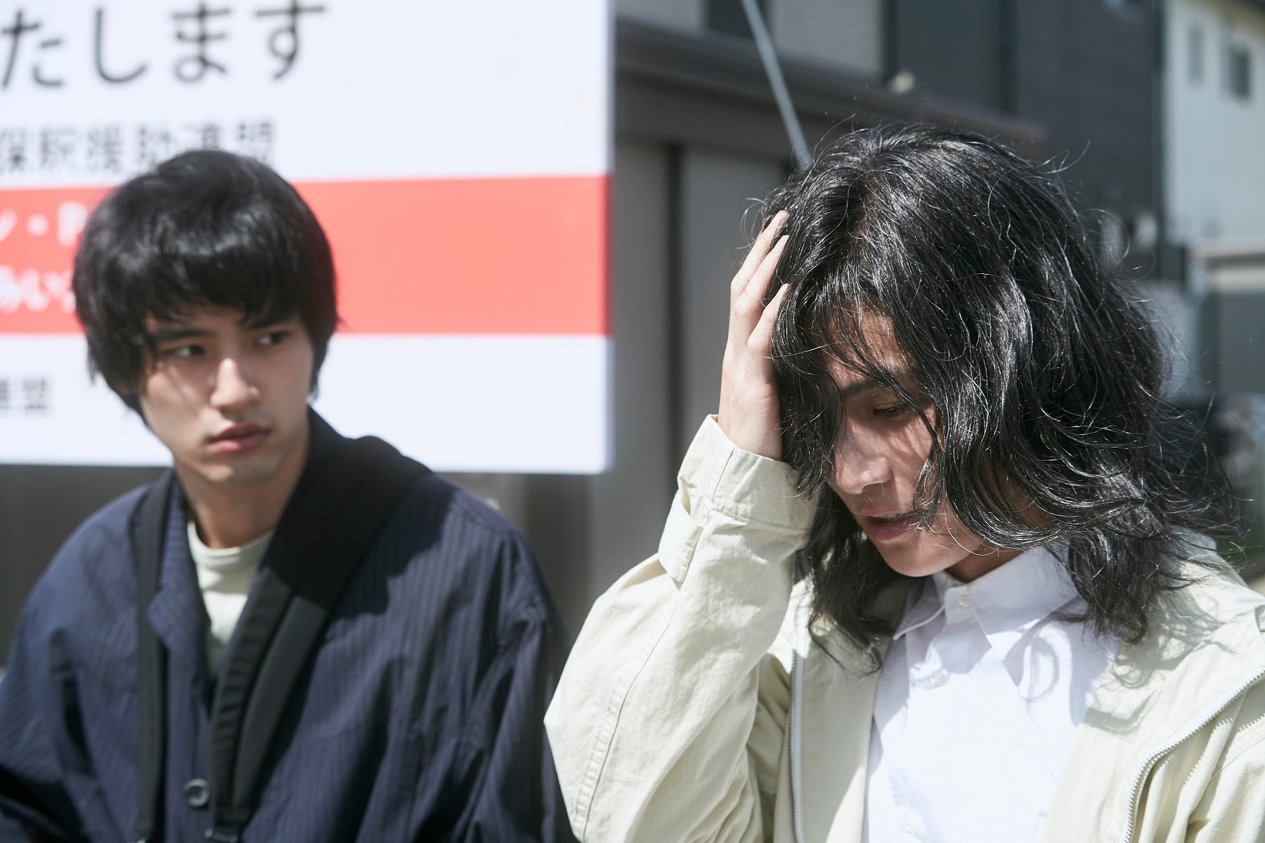 画像2/10) 三代目JSB岩田剛典＆中山美穂の“謎”とは 緊迫感ある