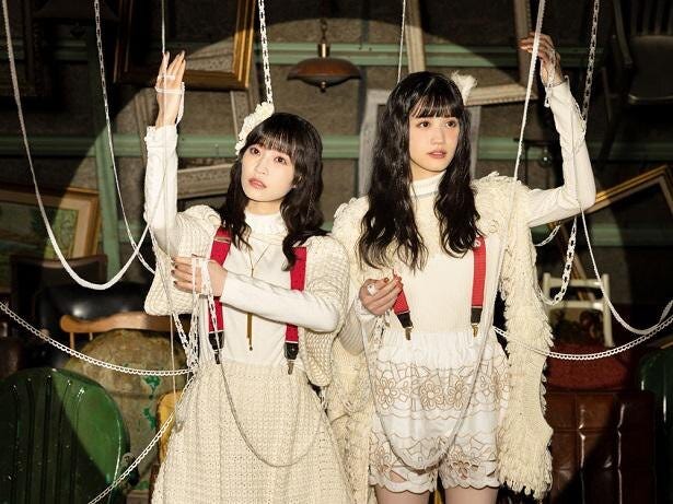 岩田陽葵 小泉萌香の声優ユニットharmoe Abemaにて地上波先行 日本独占配信アニメ 連れカノ Edテーマ ふたりピノキオ アーティスト写真 ジャケット写真解禁 モデルプレス