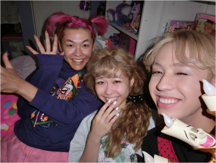 ぺこ＆りゅうちぇる宅にスッピンのぺえが訪れ“大喧嘩”？「仲良すぎ」「癒される」と反響