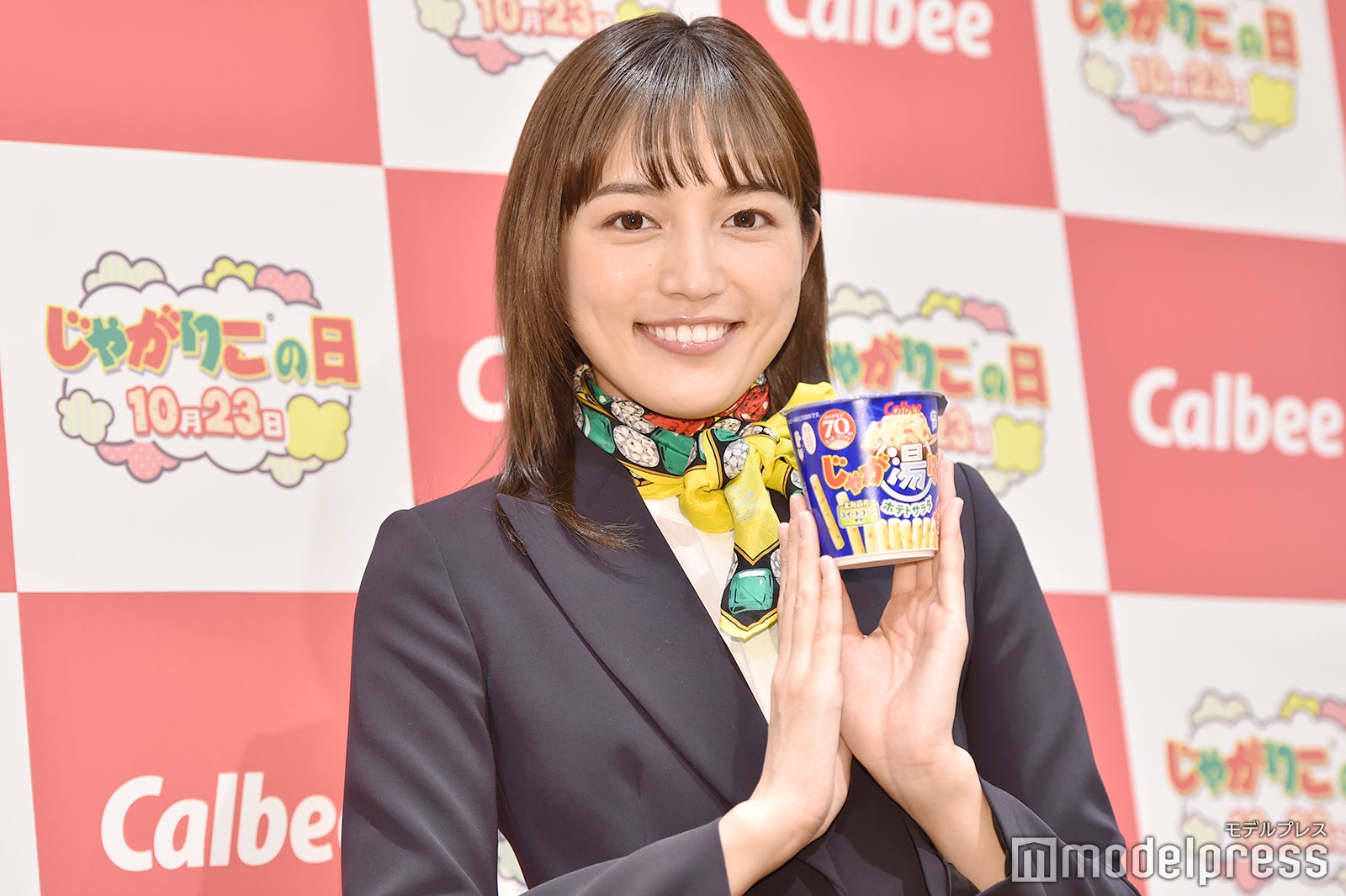 川口春奈、受付嬢スタイルで登場 「絶対に通らなかった」平成