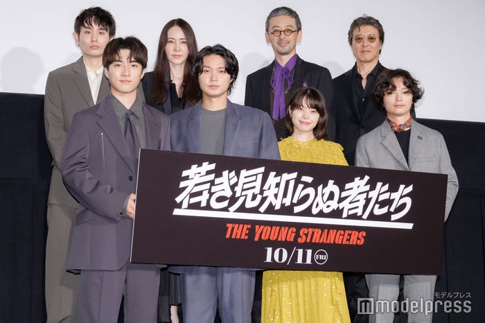 (後列)内山拓也監督、霧島れいか、滝藤賢一、豊原功補(前列)福山翔大、磯村勇斗、岸井ゆきの、染谷将太(C)モデルプレス