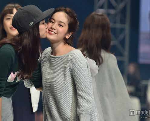 新川優愛&筧美和子ら、モデル同士でキュートなキス連発<神コレ2015A/W>