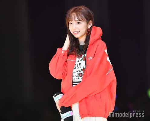 乃木坂46新内眞衣、“赤ずきんちゃん”風パーカーコーデにキュン<札幌コレクション2019>