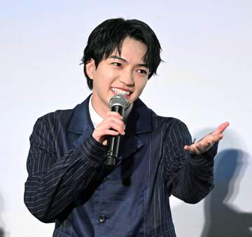 なにわ男子・西畑大吾 ほしいのはお金よりも「皆さんの笑顔」映画「時給三〇〇円の死神」舞台あいさつで