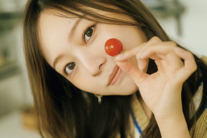 梅澤美波「モデルプレスカウントダウンマガジン vol.7」より(東京ニュース通信社/11月9日発売)