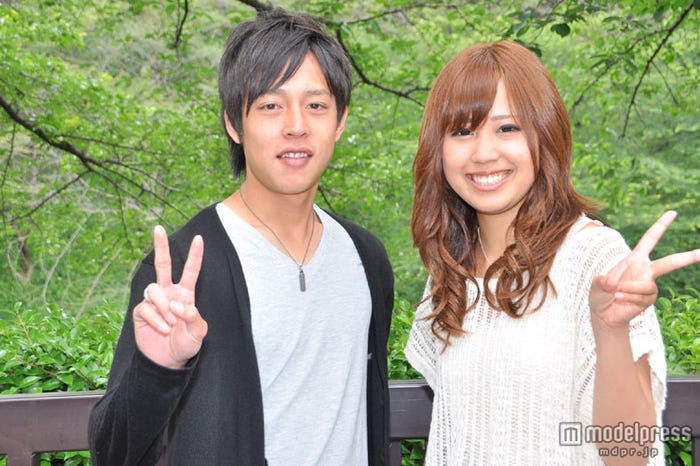 「AKB48 27thシングル 選抜総選挙 ~ファンが選ぶ64議席~」に来場したカップル