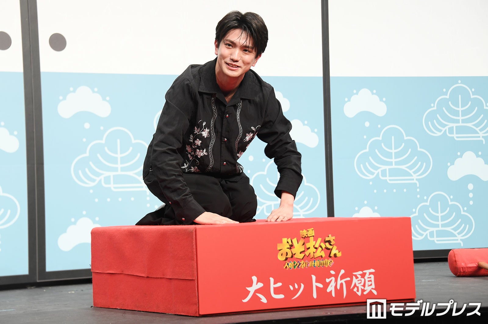 だるま落としに成功するどころか全部崩してしまった正門良規（C）モデルプレス
