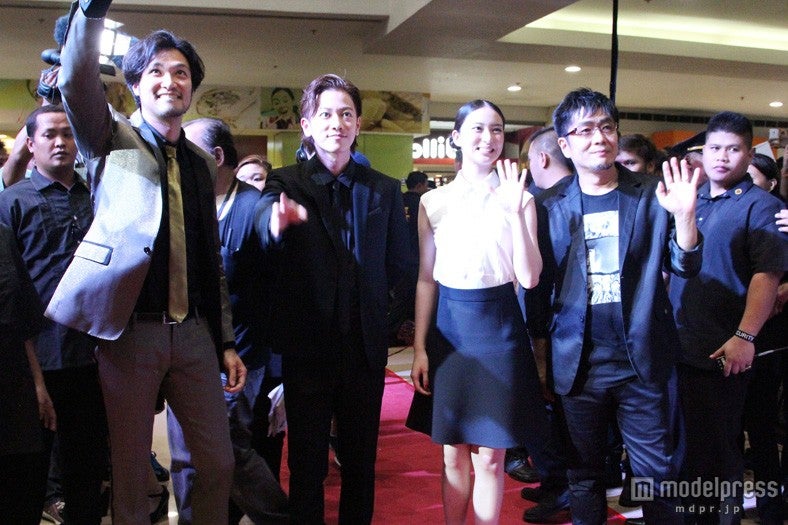 （左から）青木崇高、佐藤健、武井咲、大友啓史監督