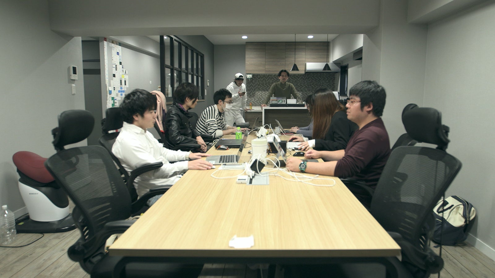 俊幸の仕事風景「TERRACE HOUSE TOKYO 2019-2020」34th WEEK（C）フジテレビ／イースト・エンタテインメント