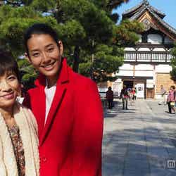 京都ふたり旅へ出るすみれ、榊原郁恵(右から)(C)TBS【モデルプレス】