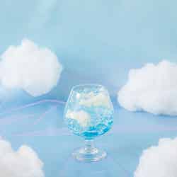 もこもこ雲ソーダ税込1,090円(C)BIGHIT MUSIC & HYBE. All Rights Reserved.