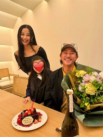 PINKY、夫・窪塚洋介47歳を愛娘と祝福「my dearest」家族ショット公開