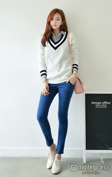 スキニーパンツでスッキリ！リブ編みチルデンニット　画像提供：「ogage japan」2,980円（税込）