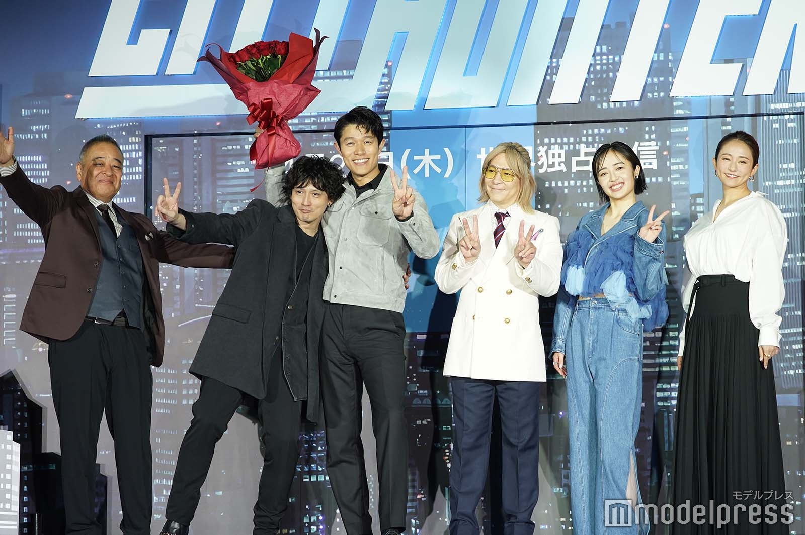 （左から）佐藤祐市監督、安藤政信、鈴木亮平、小室哲哉、森田望智、木村文乃（C）モデルプレス